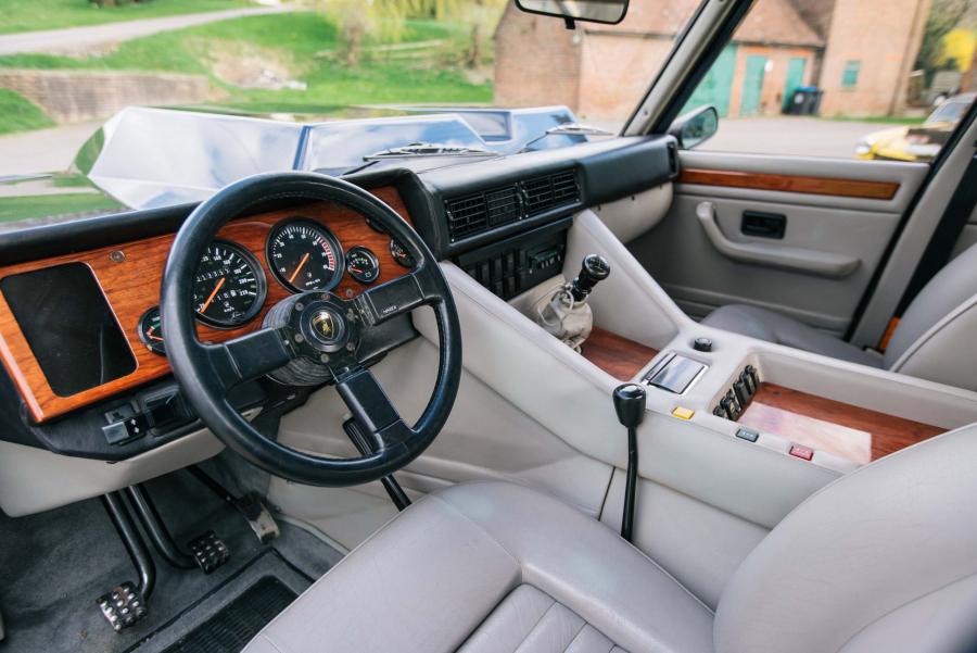 Торпедо Lamborghini LM002 1997 года  (фото 18 из 45)